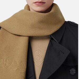 NWT Burberry Embroidered oak leaf crest cashmere blend scarf UNISEX